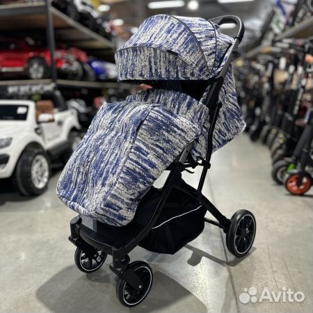 Прогулочная коляска новая
