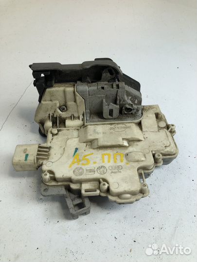 Замок правый Audi A5 8J1837016