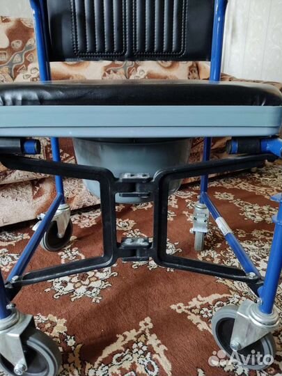 Санитарный стул, туалет на колесах