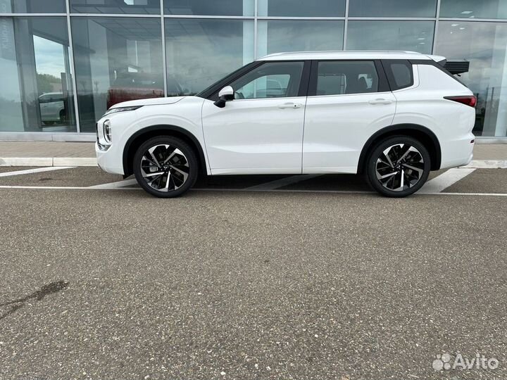 Mitsubishi Outlander 2.5 CVT, 2023
