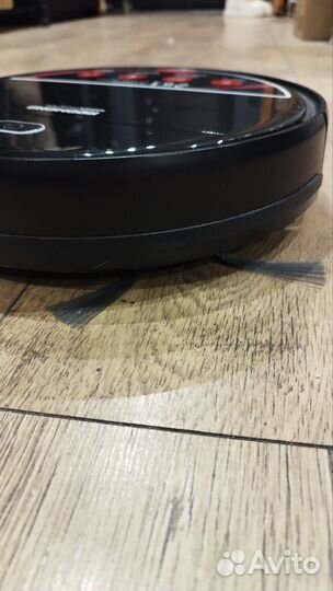 Робот пылесос моющий Redmond
