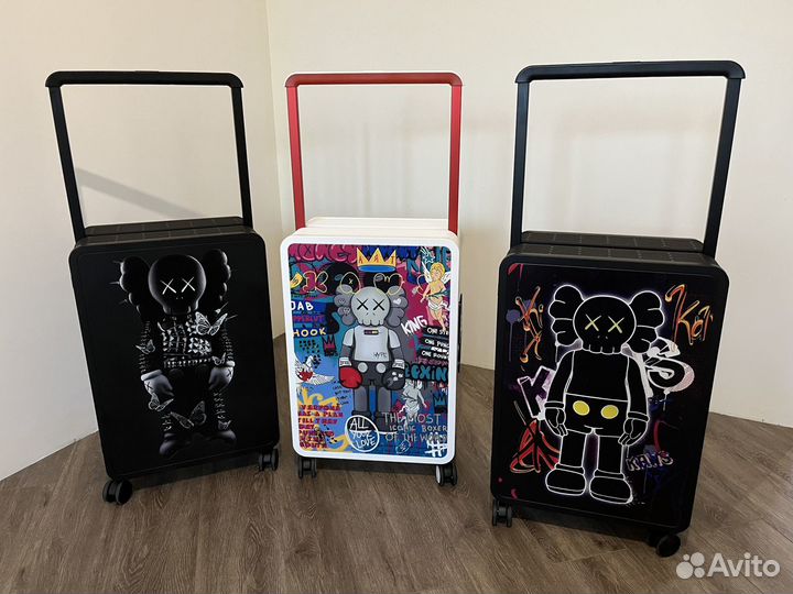 Чемодан BearBrick Kaws