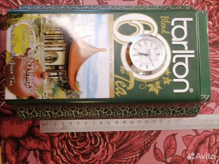 Жестяная коробка с часами