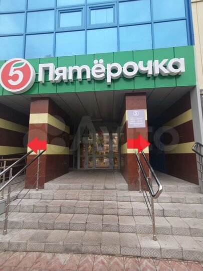 Цветы, ключи, фото у входа в Пятёрочку, 12 м²