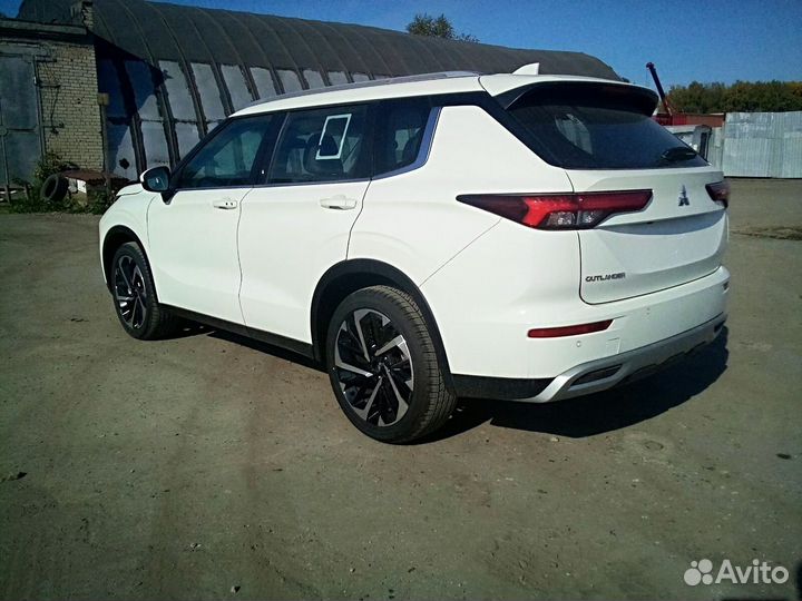 Mitsubishi Outlander 2.5 CVT, 2022, 60 км