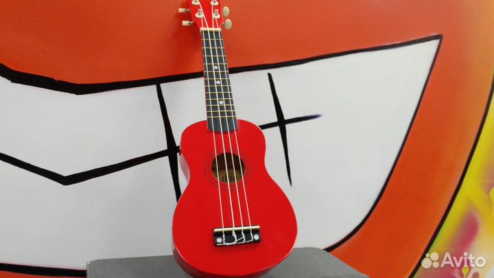 Укулеле красное