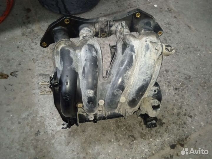 Впускной коллектор Peugeot 206 Пежо 206