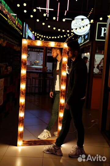 Гримерное зеркало с лампочками