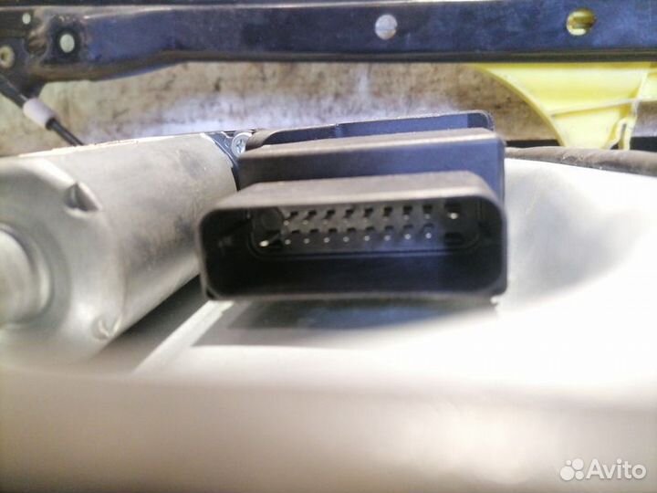 Стеклоподъемник электр. задний левый Volkswagen Go