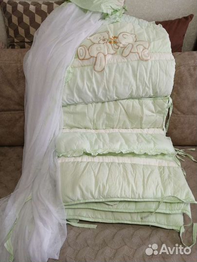 Комплект бортиков и балдахин в детскую кроватку