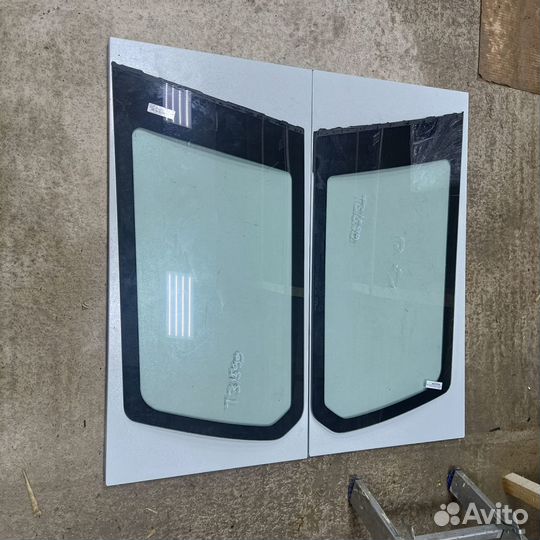 Стекло багажника правое Pajero Sport 1 K9