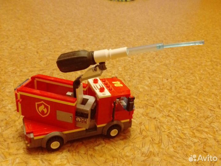 Оригинальное лего. Пожарная машина