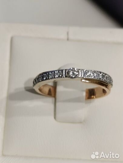 Золотое кольцо с бриллиантоми