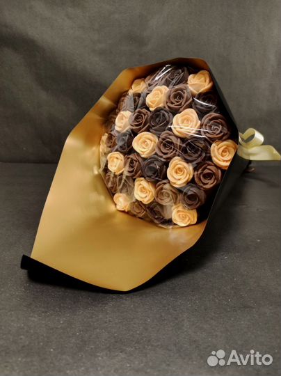 Букет - 37 Роз из Трёх Видов Шоколада