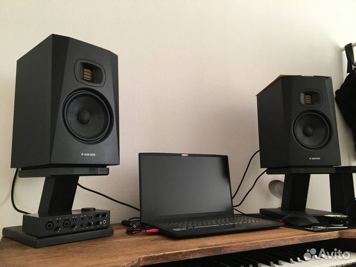 Стойки для студийных мониторов, акустики