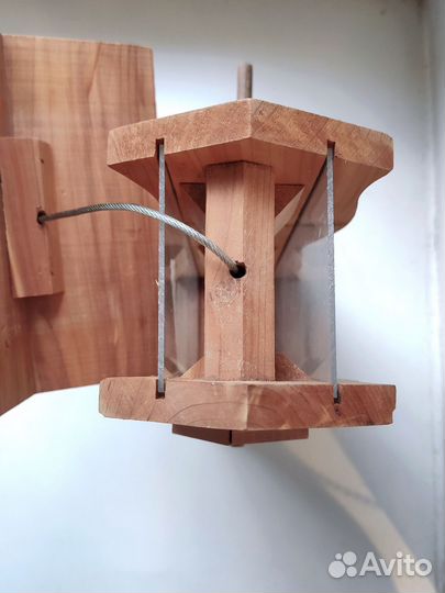 Экологичная кормушка для птиц из дерева