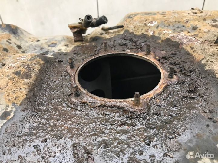 Бензобак Mitsubishi Montero Sport K96W 6G72 2000