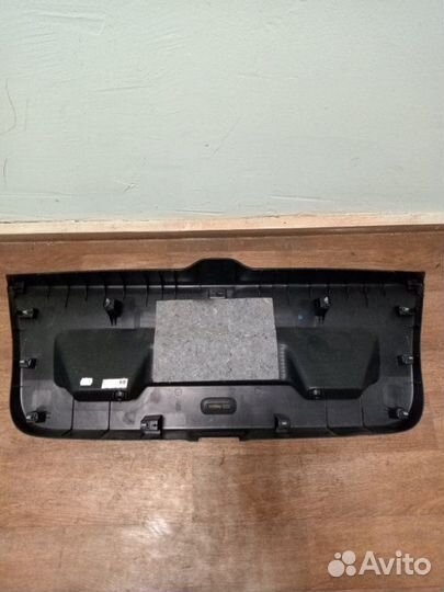 Обшивка крышки багажника Volkswagen Polo хетчбек