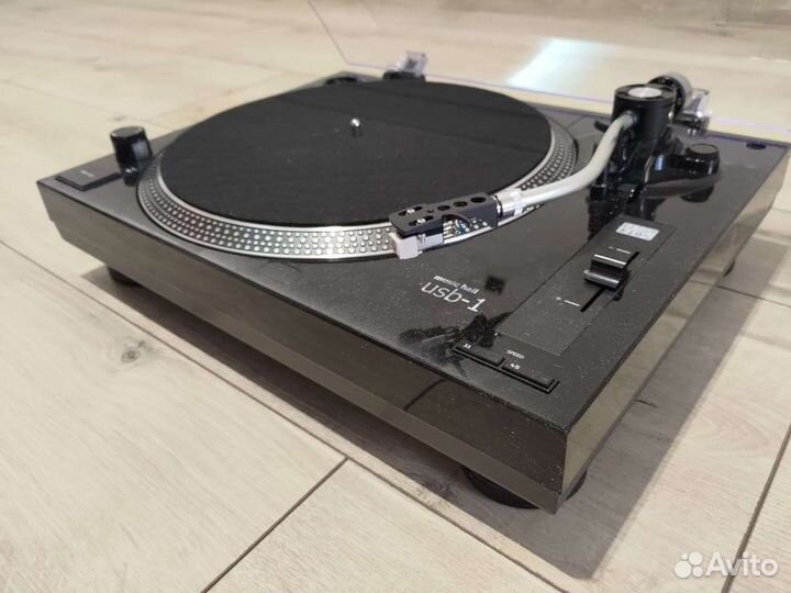 Проигрыватель винила Music Hall USB 1