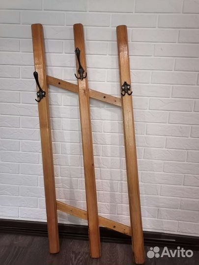 Вешалка настенная