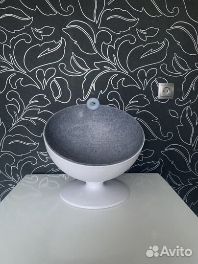 Лежанка для кошек новая