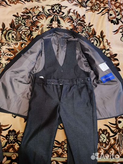Костюм на мальчика тройка