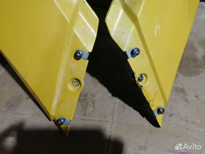 Пластик боковой BRP Spyder STS 2013