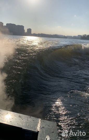 Катер буксировщик для вейксерфинга