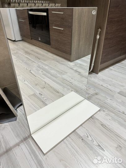 Зеркало в ванную с полочкой