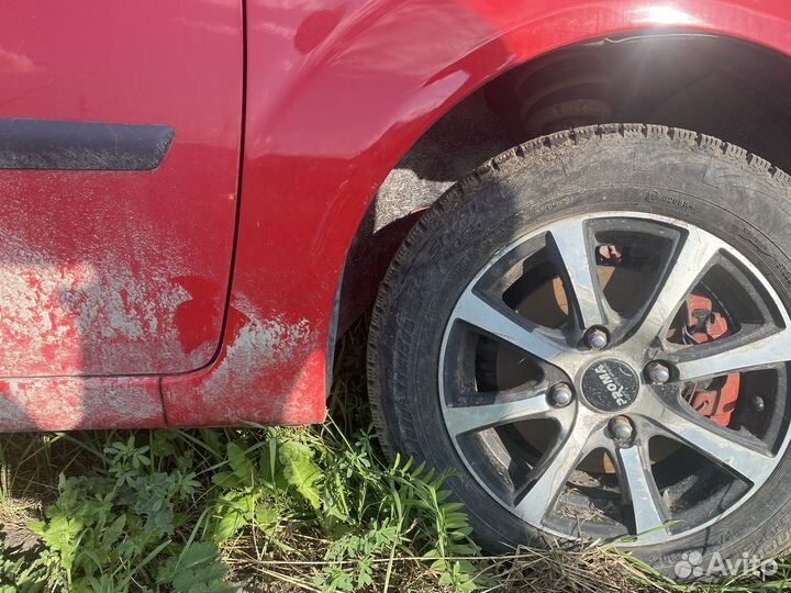 Крыло переднее правое на Ford Fiesta MK5 2007