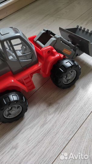 Полесье. Трактор погрузчик