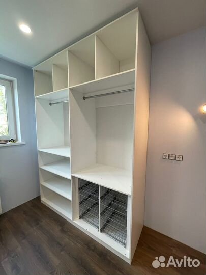 Книжный шкаф