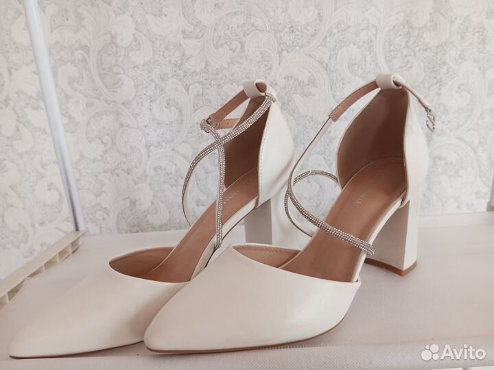 Туфли белые 40 размер