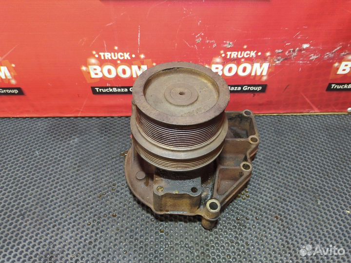 Насос водяного охлаждения Volvo VNL