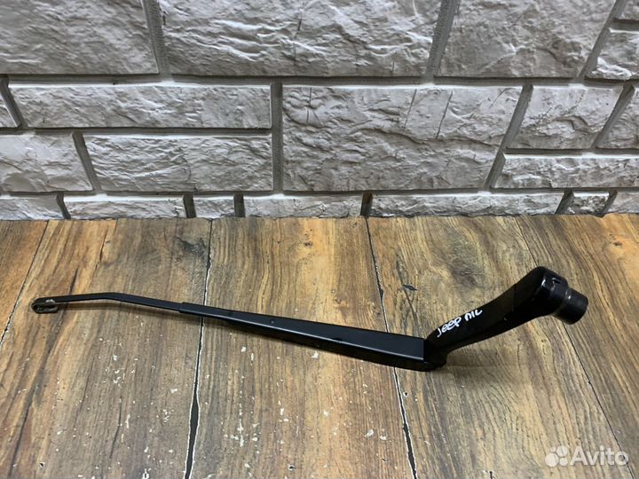 Jeep Grand Cherokee Поводок стеклоочистителя