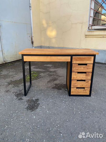 Письменный стол