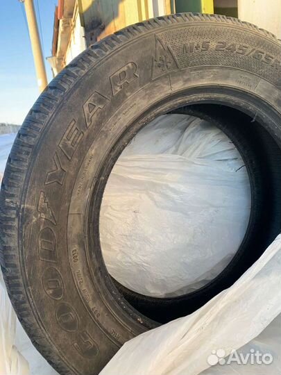 Goodyear UltraGrip 500 245/65 R17