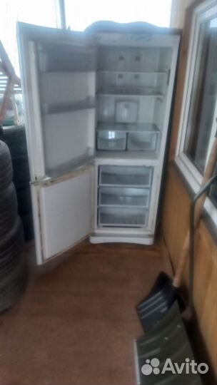 Продам холодильник Indesit в рабочем состоянии