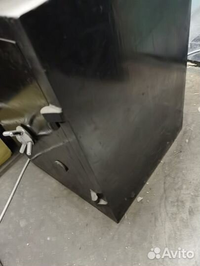 Сейф из металла