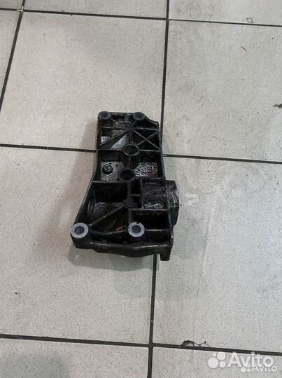 Кронштейн гур Volkswagen Golf 4