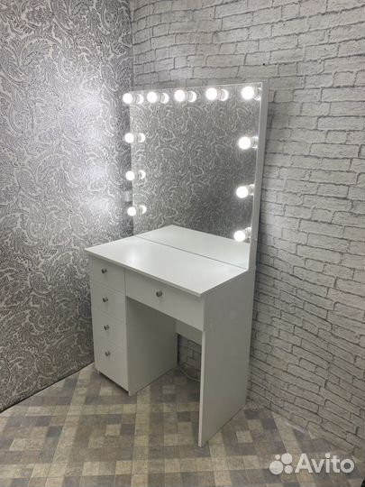 Туалетный стол с безрамочным зеркалом 80*160