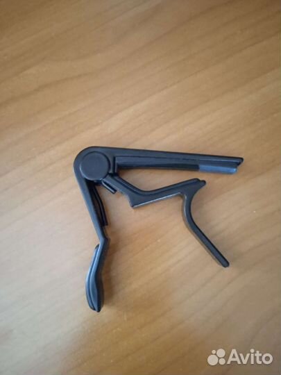 Каподастр для гитары