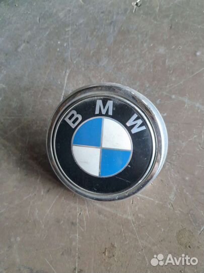 Эмблема багажника BMW E53