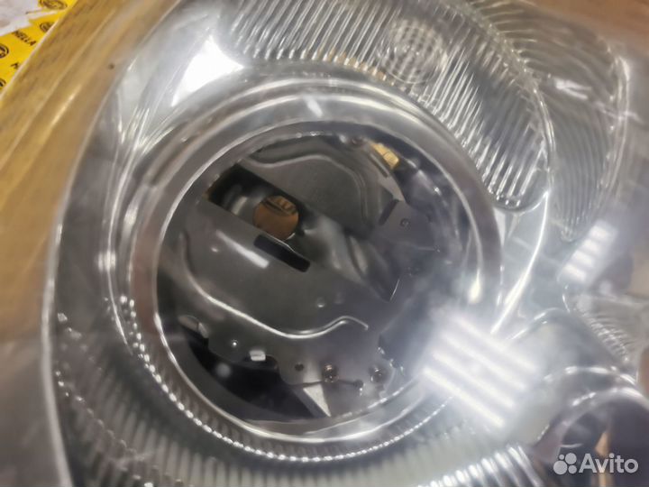 Запчасти фары Avensis 2003 (1917)