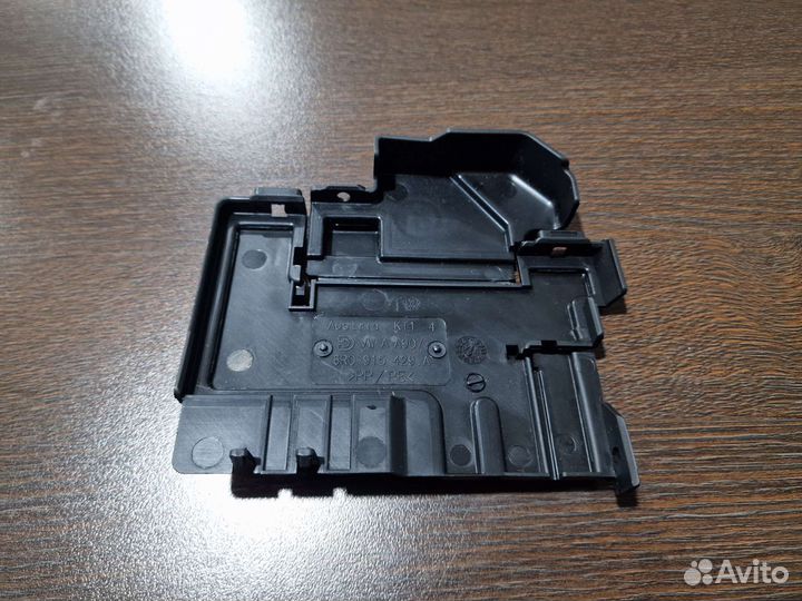 Крышка блока предохранителей VW Polo 6R0915429A