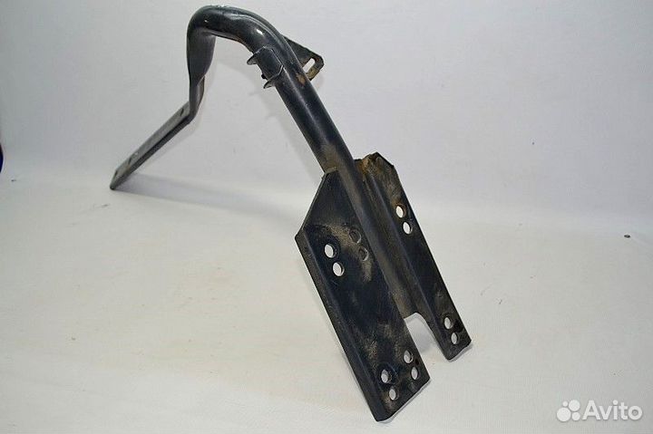 Кронштейн крыла переднего моста, левый iveco Stral