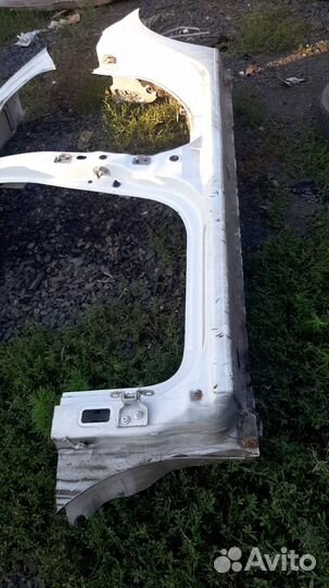 Левый бок с центальной стойкой на Рено Логан