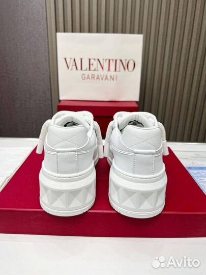 Кроссовки valentino