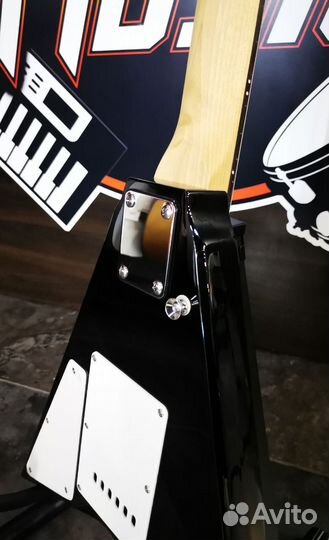 Электрогитара Arrow (Стрела) + струны