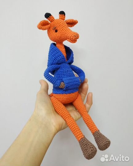 Вязаная игрушка Жираф
